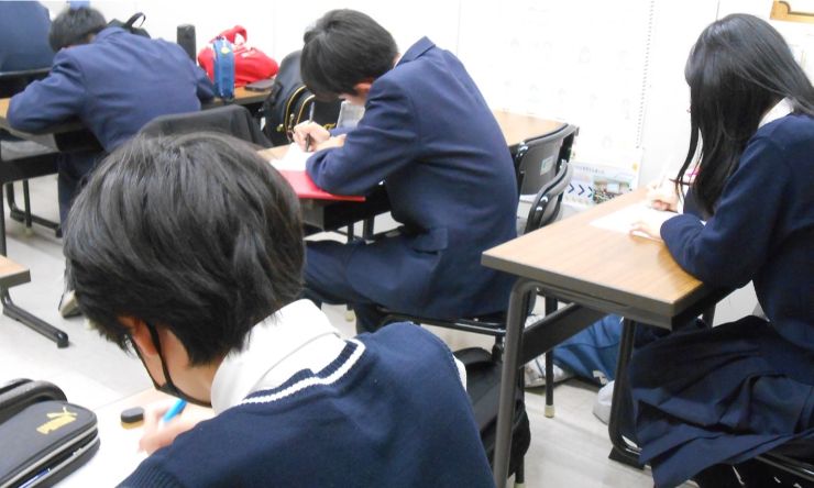 特長1:『知識・応用力・スピードを養う』授業