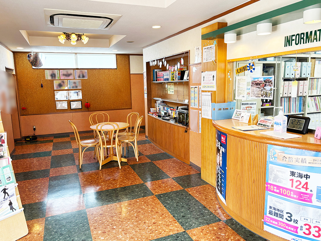 学習情報満載のエントランス