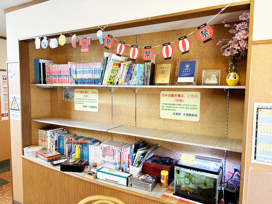 多数の本や知育教材